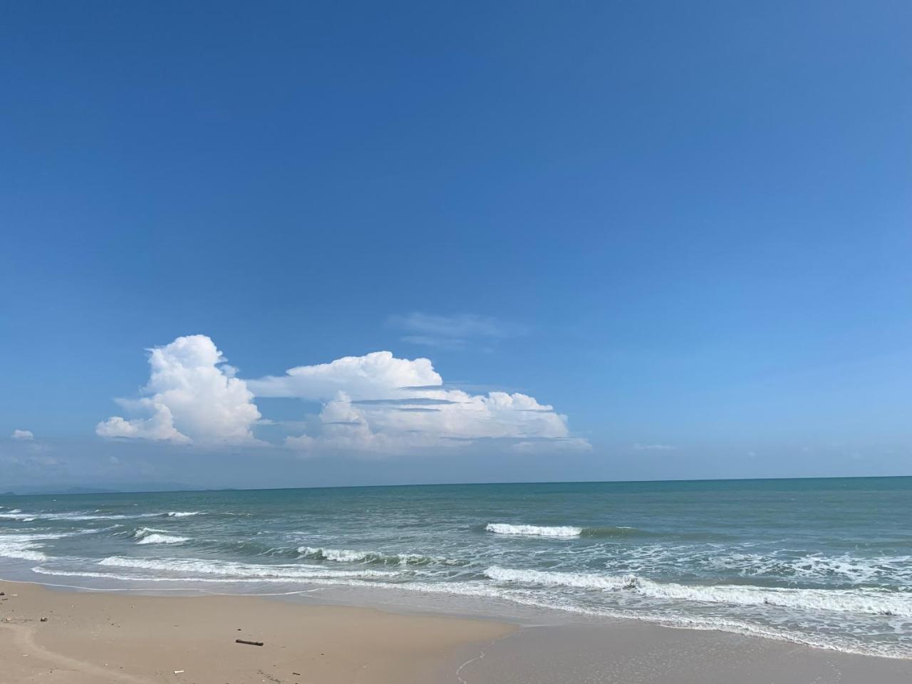 Wis Beach Кханом Екстер'єр фото